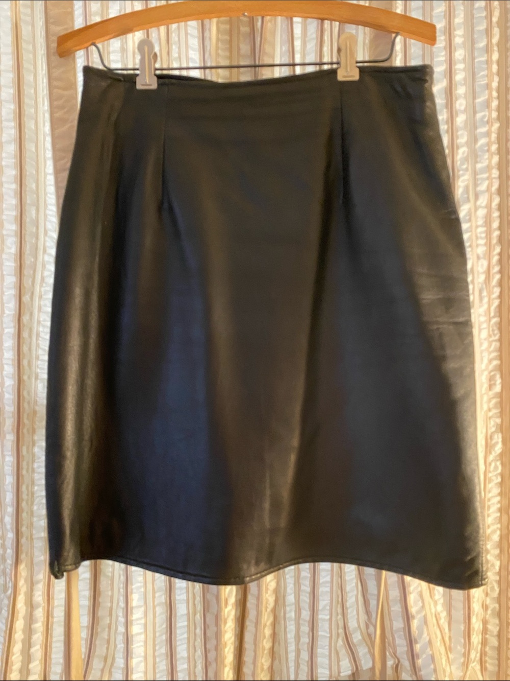 Vakko Black Leather A-Line Skirt